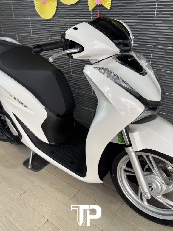Honda SH125 date 2025 Trắng Bstp hàng bỏ mẫu