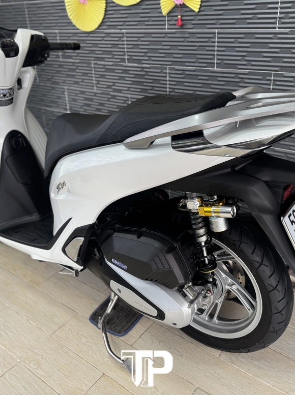 Honda SH125 date 2025 Trắng Bstp hàng bỏ mẫu