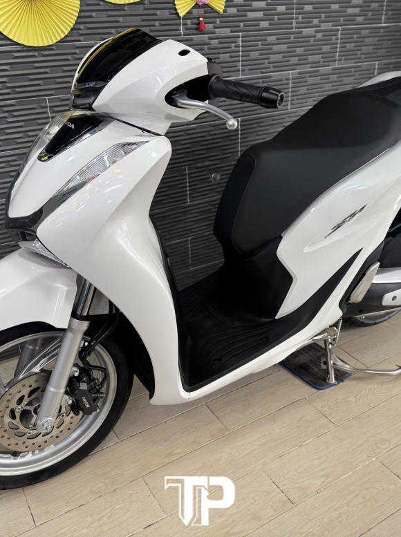Honda SH125 date 2025 Trắng Bstp hàng bỏ mẫu