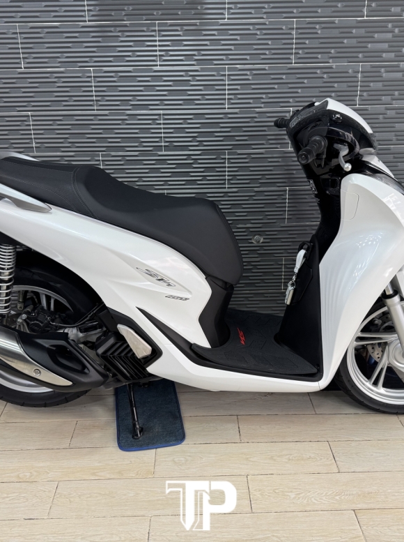 Honda SH160 date 2024 Trắng Panda Bstp