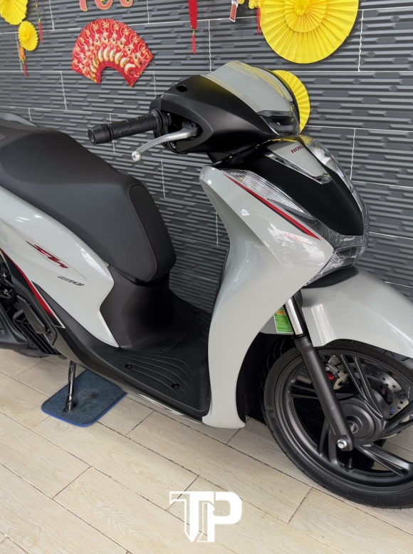 Honda SH160 Xám Xi măng 2025 