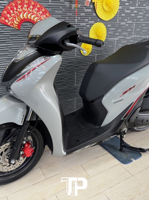 Honda SH160 Xám Xi măng 2025 